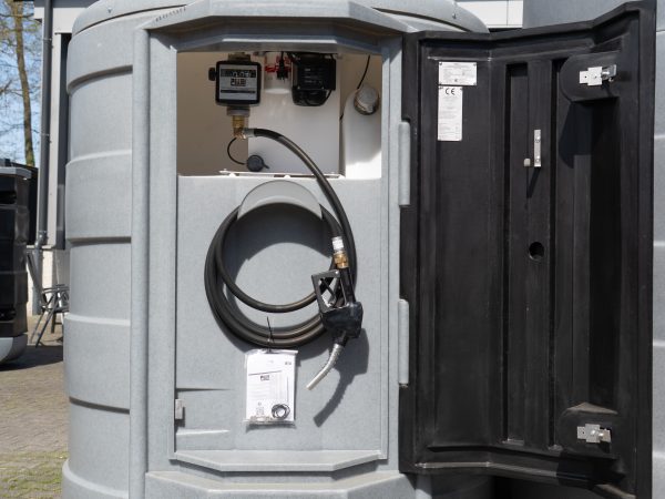 Dieseltank 2500L met deur open