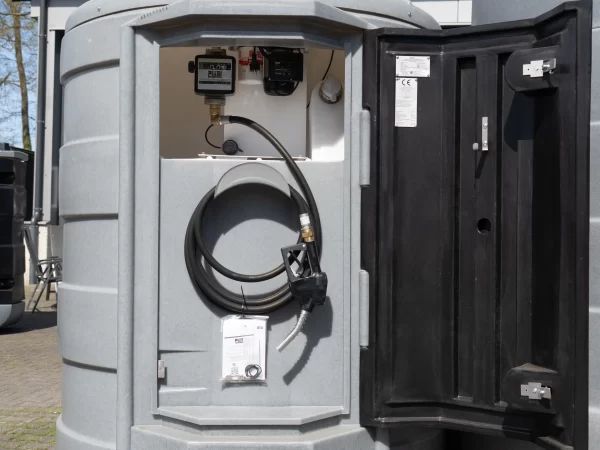 Stationaire dubbelwandige dieseltank met pomp